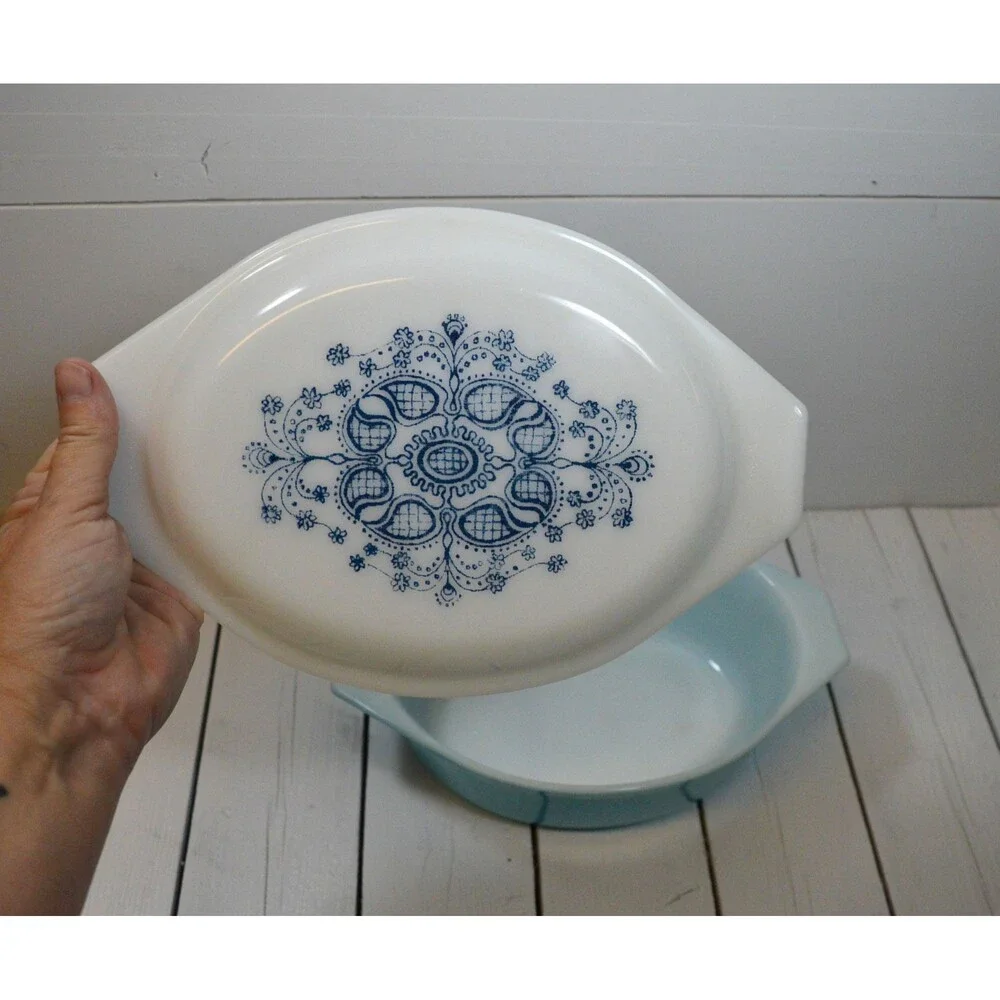 Vintage Pyrex Blue Doily Oval Casserole #043 with Lid